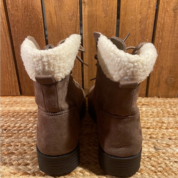 Bobbie Brooks Faux Suede Synthetic Fur Top Boots Sz 6/7 - Picture 3 of 6